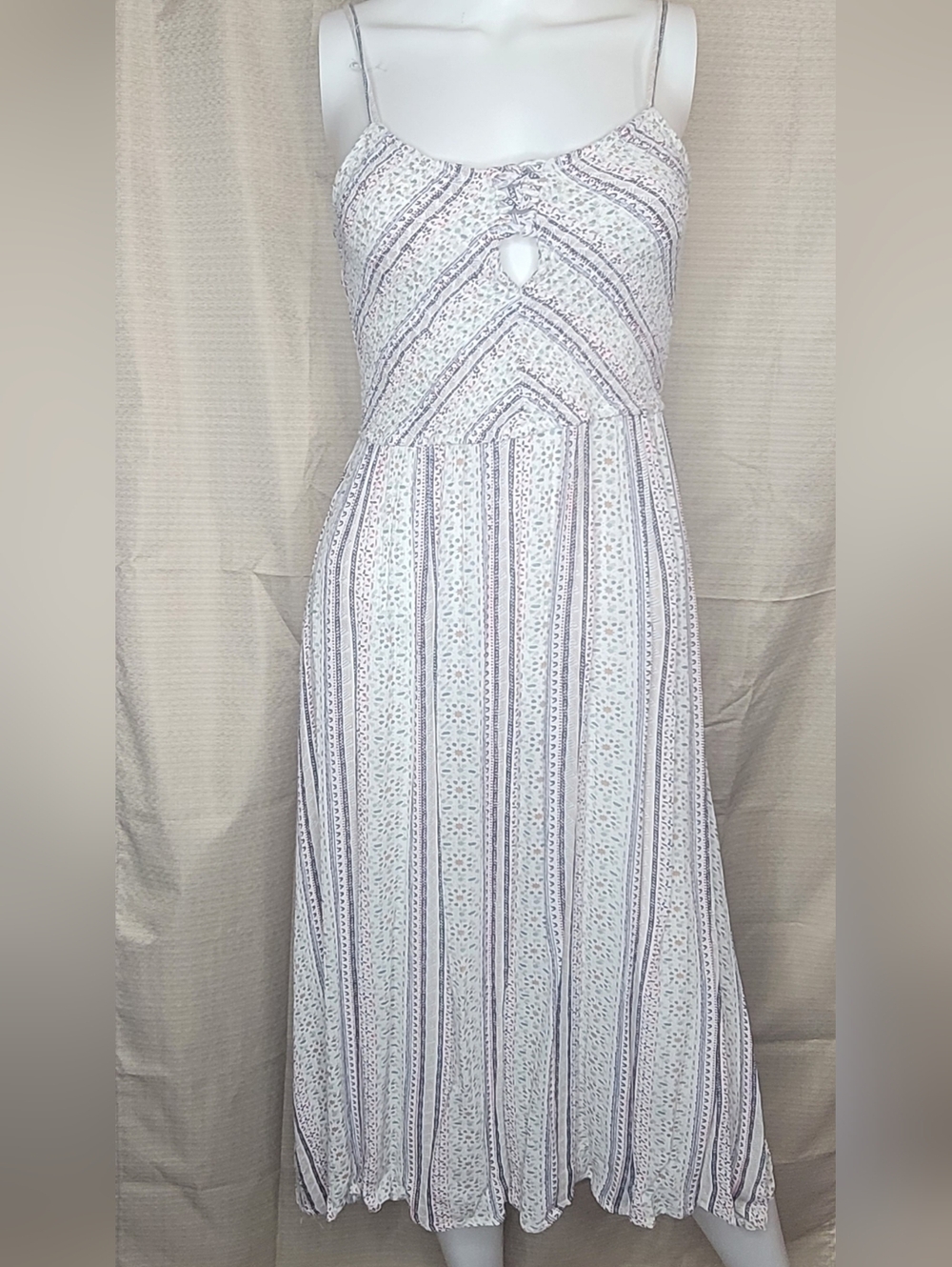 Japna Summer midi dress in size S. 100% viscose. Adjustable strap